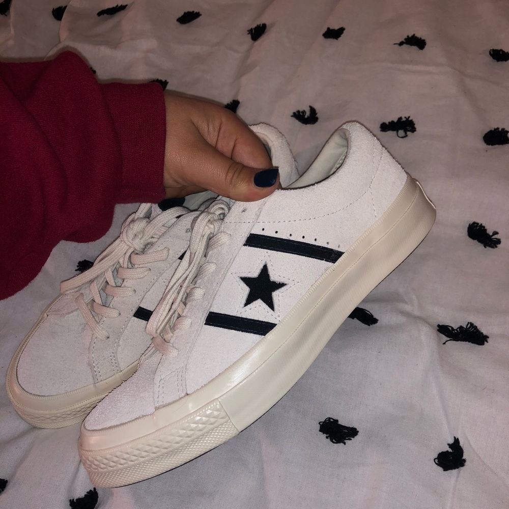 Converse one star tennis shoes